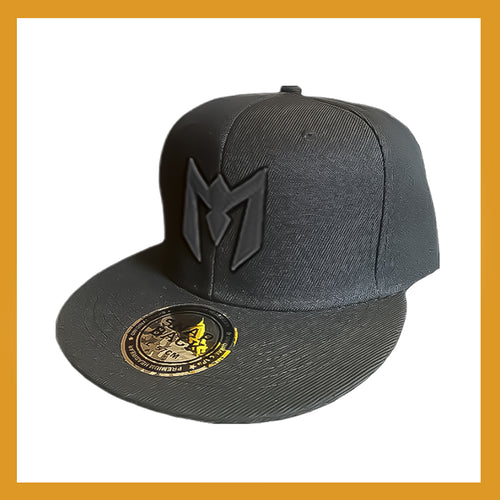 GORRA PLANA NEGRA CON BORDADO NEGRO